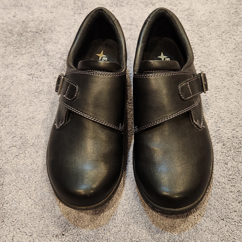 Misses Size 10W Black Eastland Shoes
